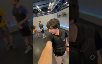 I tried hyper realistic VR gaming (zombie edition)